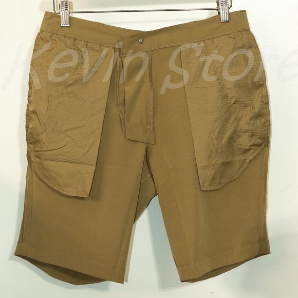 Banana Republic Men’s Flat Front Short - Picture 2 of 3